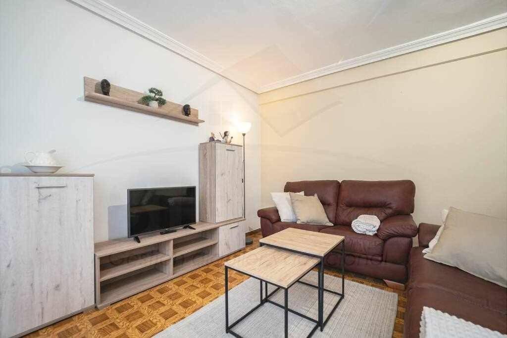 El Llar Del Gueelu Apartment Gijon Luaran gambar