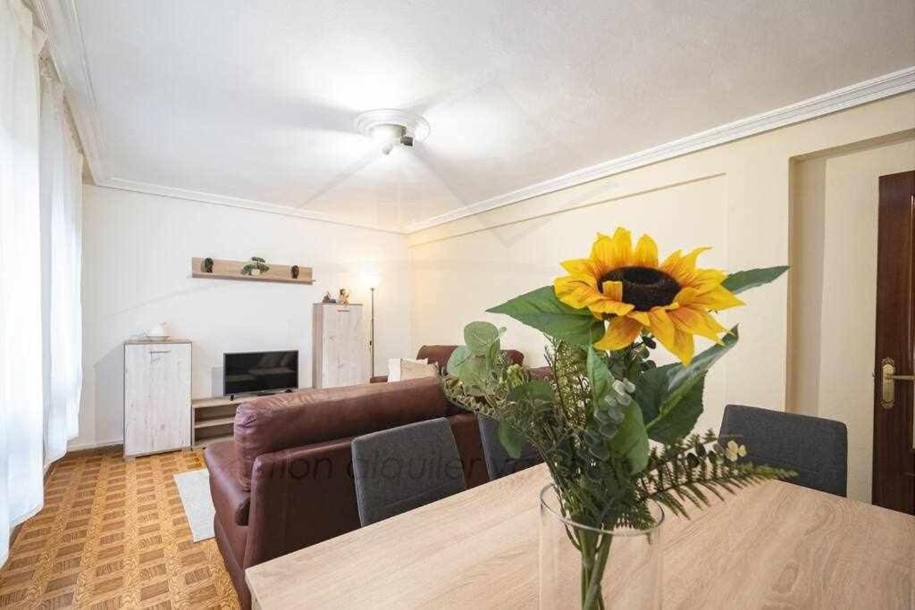 El Llar Del Gueelu Apartment Gijon Luaran gambar