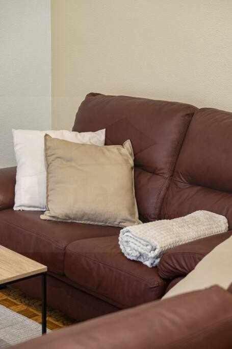 El Llar Del Gueelu Apartment Gijon Luaran gambar