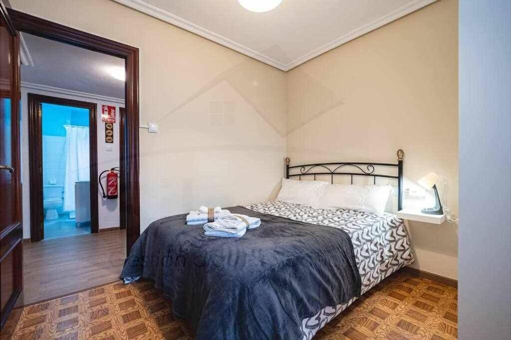 El Llar Del Gueelu Apartment Gijon Luaran gambar